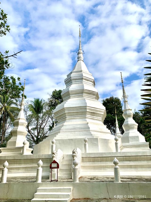 西双版纳傣族园-勐罕曼听佛塔寺