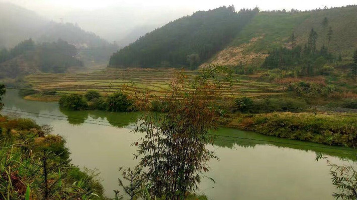 绥江,起源连山县的擒鸦岭,流经怀集,广宁,四会,在四会马房汇入北江,全