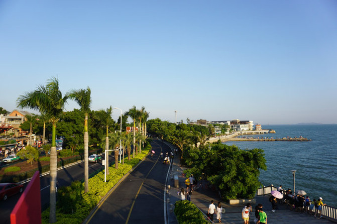 在环岛路上,几乎处处都是风景.看着海,心情特别好