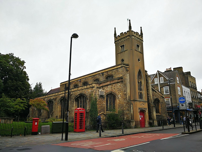 bridge street 街角的 parish church of st clement