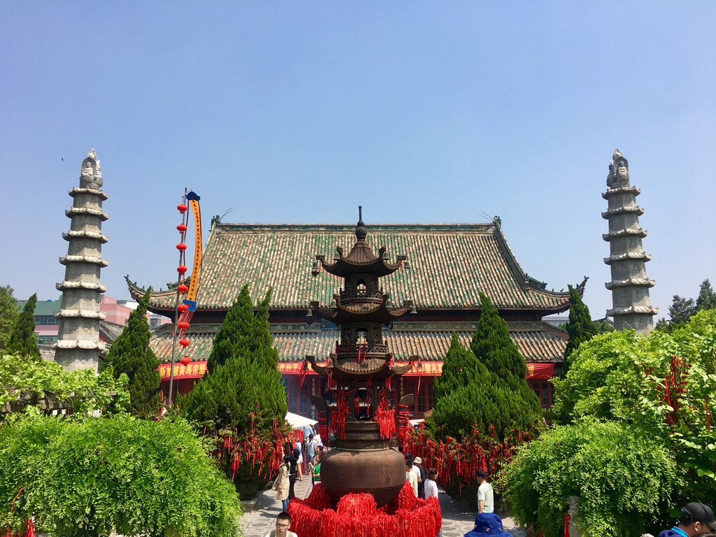 大相国寺是著名的皇家寺院,十大历史名寺之一,始建于北齐,距今1400多