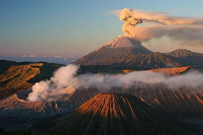 火山喷发带来的财富—云南腾冲"聚宝盆"