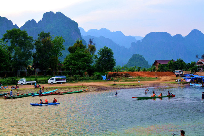 去人间仙境老挝,万荣旅游.