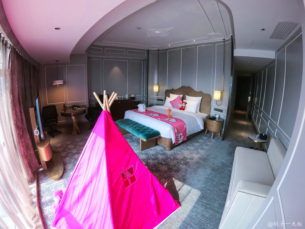 住: 此行三晚都是住在成都龙之梦大酒店,这栋建筑里从公寓到五星级共