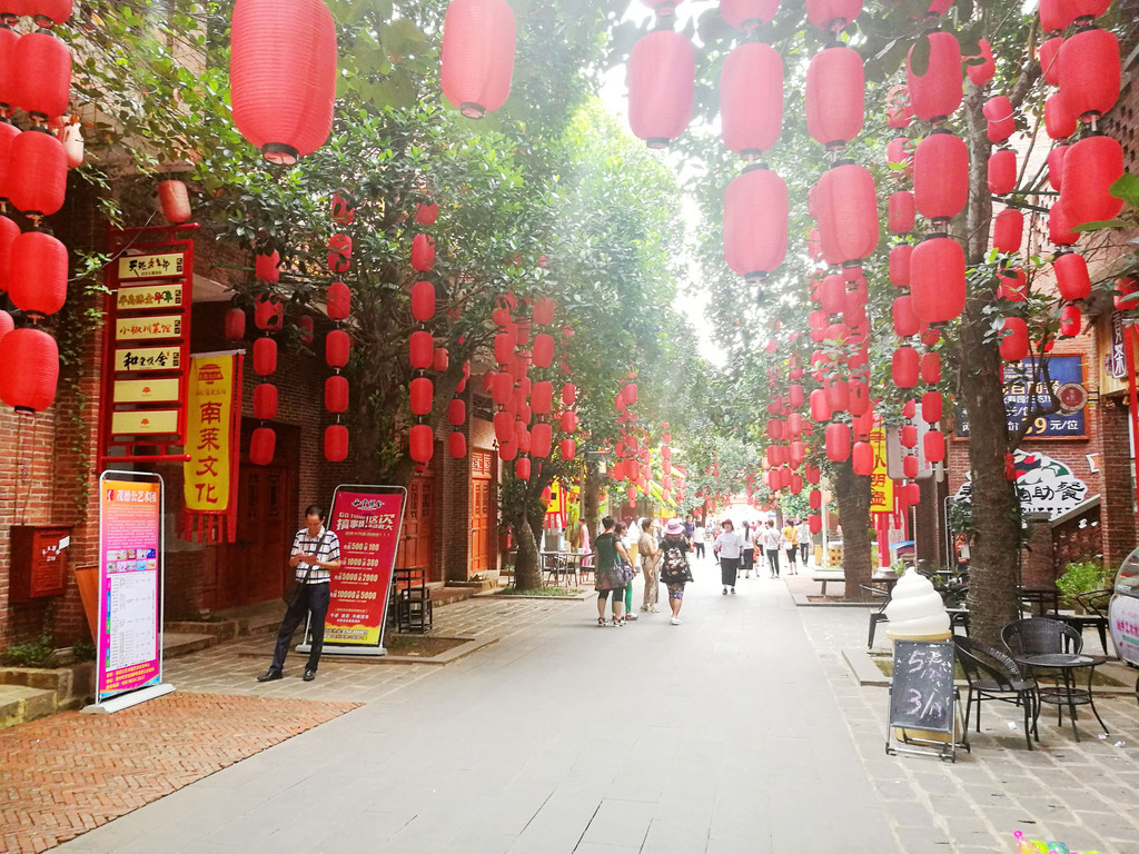 环游中国第3天,在湛江雷州讲海南话看茂德公古城,物价