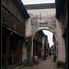 什么叫街坊邻居,看到这个集贤坊,就对这词有感受了.