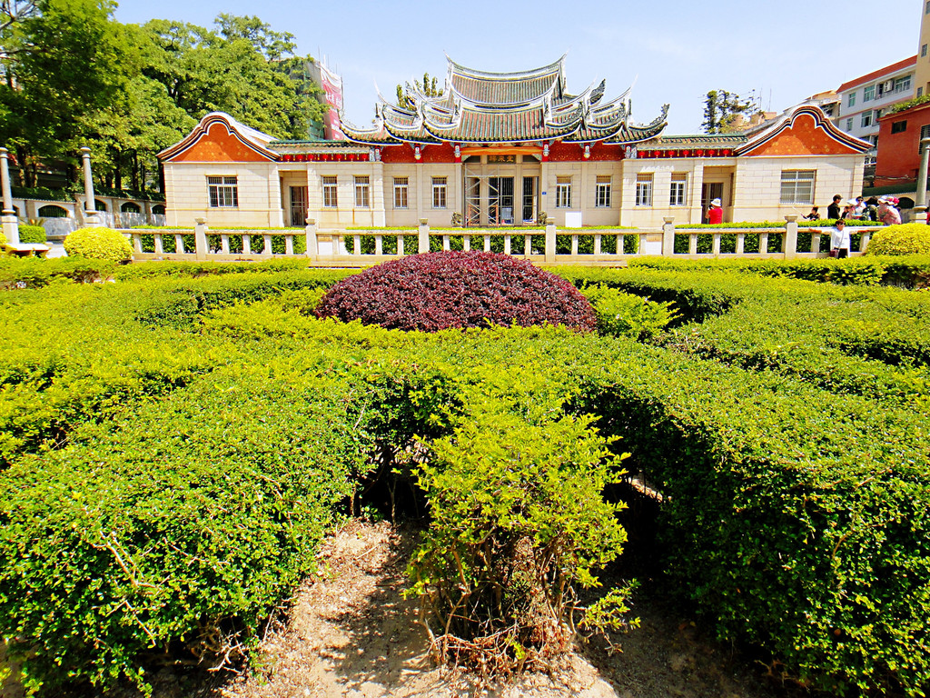归来堂与归来园都在陈嘉庚先生故居对面,但是由于入口与出口不同,因此