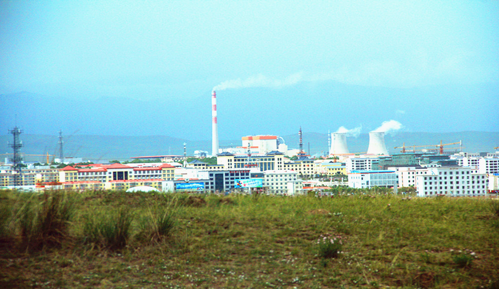 中国第一个核武器研制基地,即原国营221厂,是中央1958年决定建设的