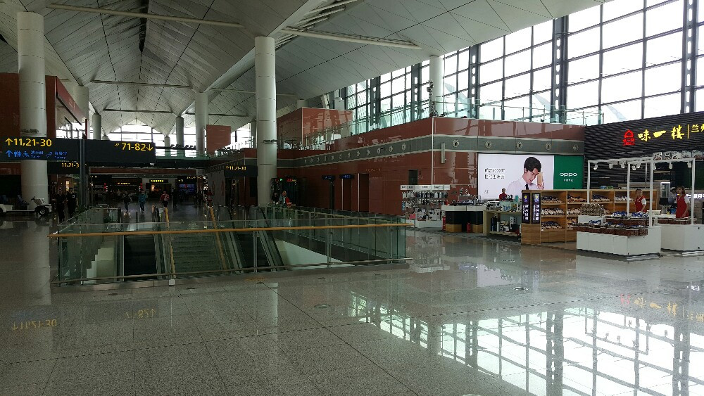                  桃仙机场候机厅