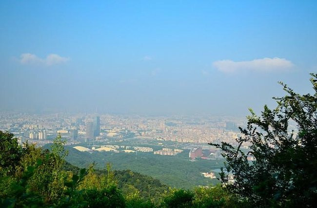 摩星岭下的观景平台,看羊城风景,吃超甜柚子