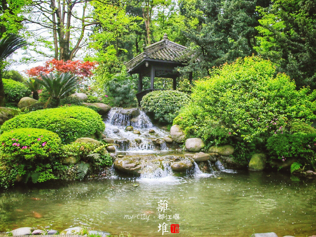 脱离框架的景色是这样的!有山有水有花有叶!