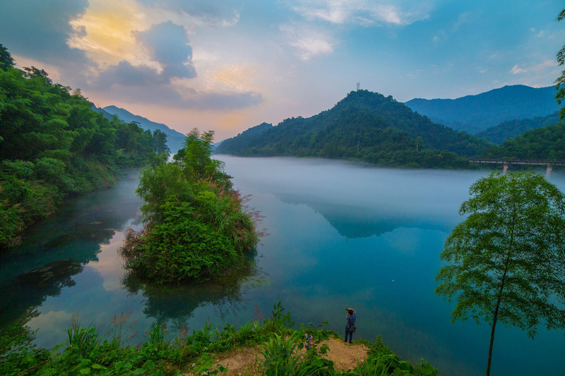 第二站:游湖记(东江湖) 郴州东江湖风景旅游区是以上水相融的东江湖