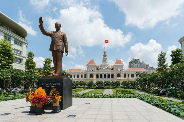 越南国父胡志明先生. 西贡市政厅