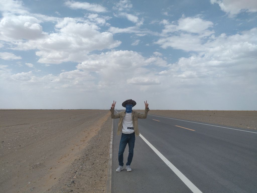 这个公路一路平空旷,真的很美!