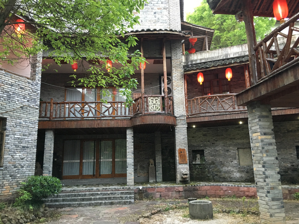 兰溪卧龙湖红杉部落农庄