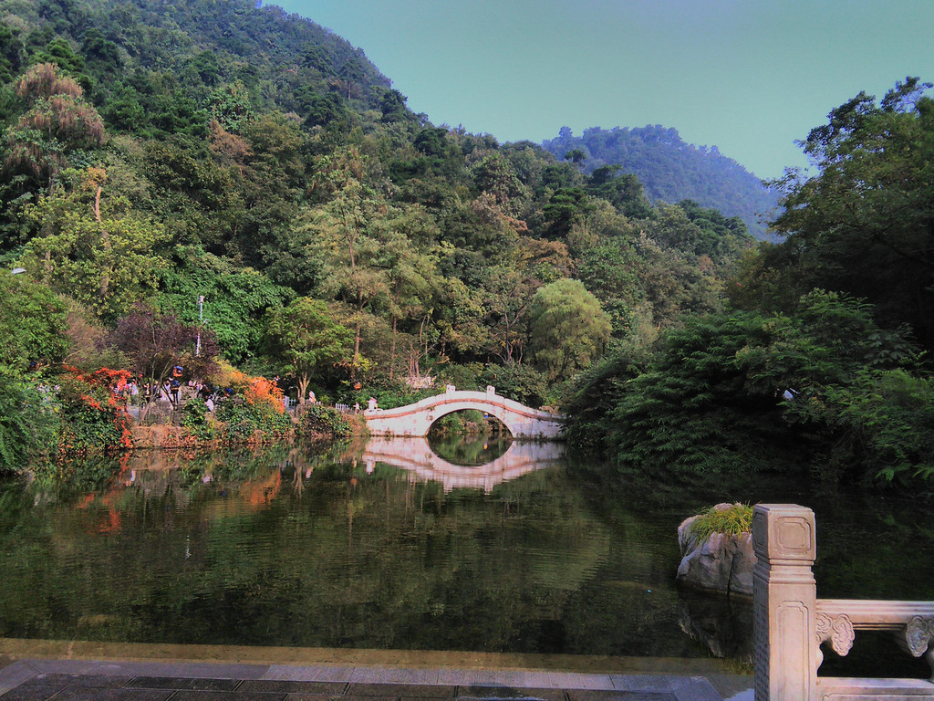 风景如画的黔灵山公园一角