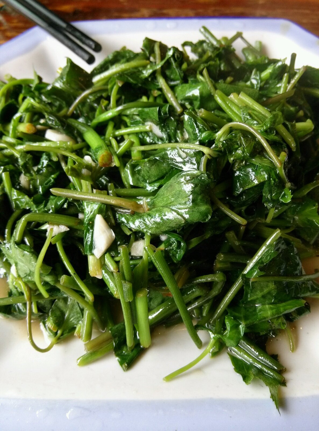             这是特色菜,青菜鸭脚