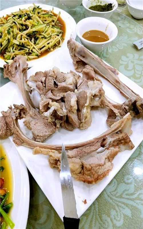 内蒙古呼和浩特特产 蒙古奶酒 内蒙古呼和浩特美食 烤羊肉串
