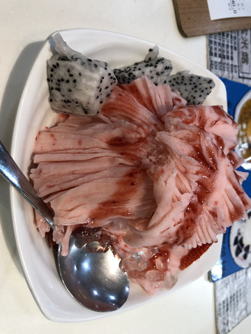 看看这个甜点,是不是很诱人,名字叫什么冰,忘了具体名字了.