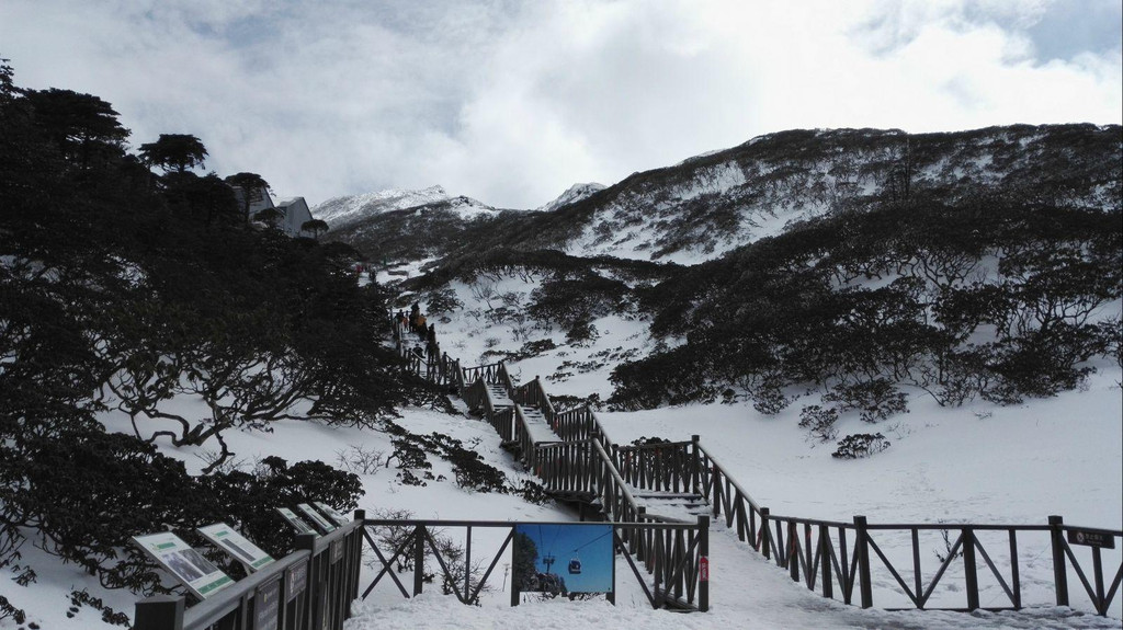 苍山雪景的宏博壮丽,堪与阿尔卑斯山媲美,是大理