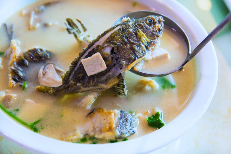 推荐几道个人觉得十分不错的菜:香浓杂鱼汤.