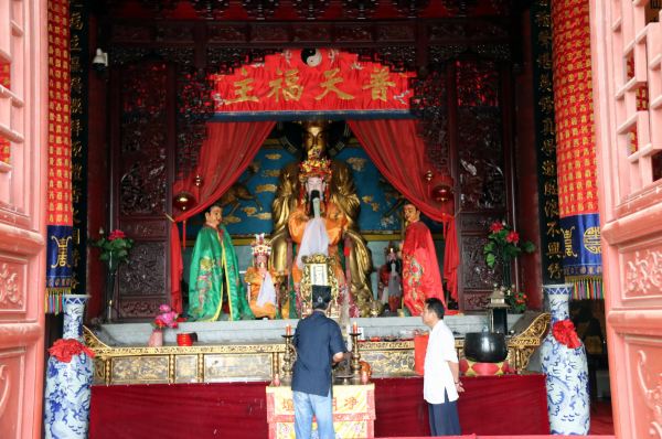 主宰旌阳恩施黎庶去贪戢暴倡忠孝名著千秋 福庇西江德贯瀛寰馘莽诛