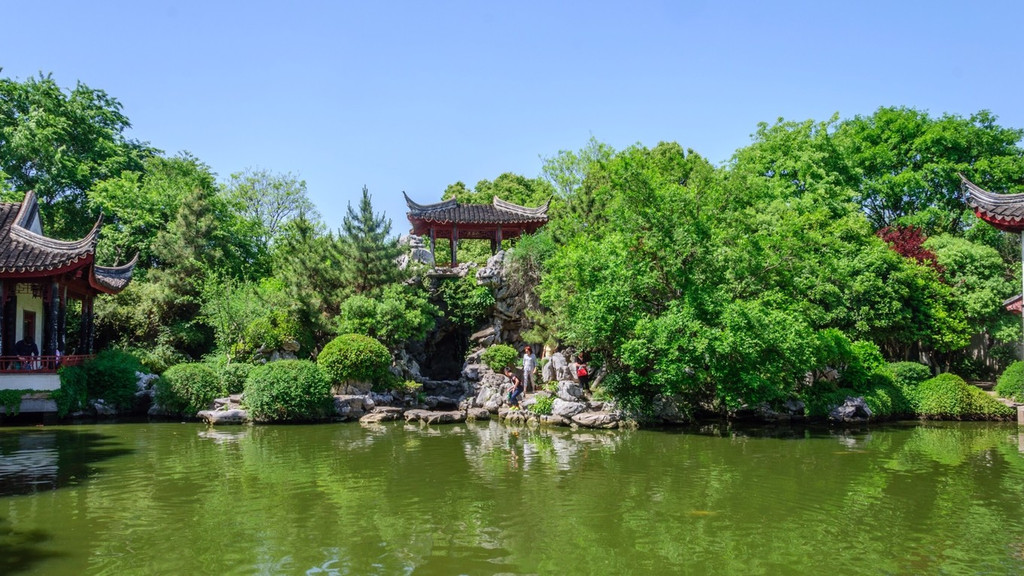 松石悟园,简称"悟园,即"同里镇松屏石展馆"所在地,古镇区石皮弄中