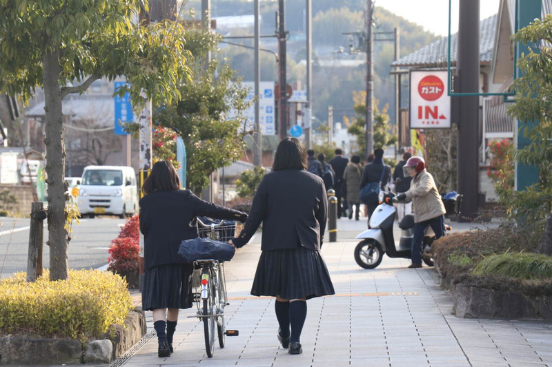 宇治街道,高中生放学