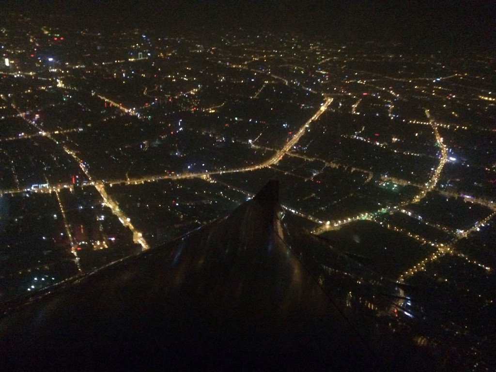             飞机上俯瞰成都夜景