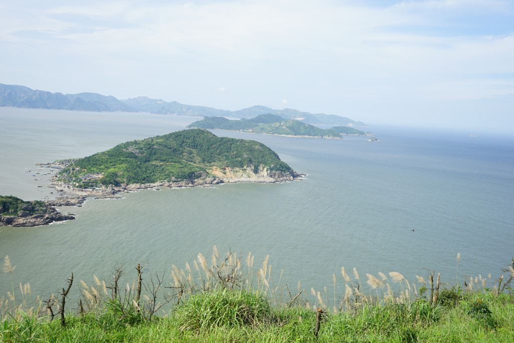 苍南县靠海,拥有很长的海岸线,沿海岸线的美景数不胜数,棕榈湾就是