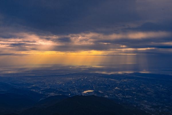 2018年512峨眉山日出,天降祥瑞