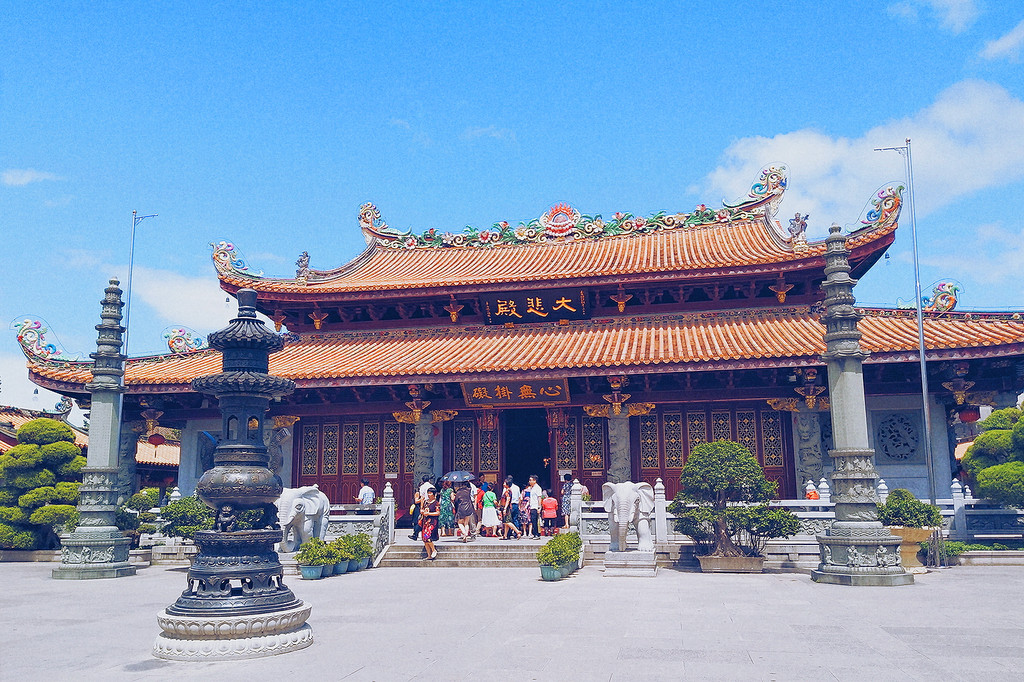 潮州开元寺:  开元寺前身为荔峰寺, 唐代开元二十六年(738年)敕建
