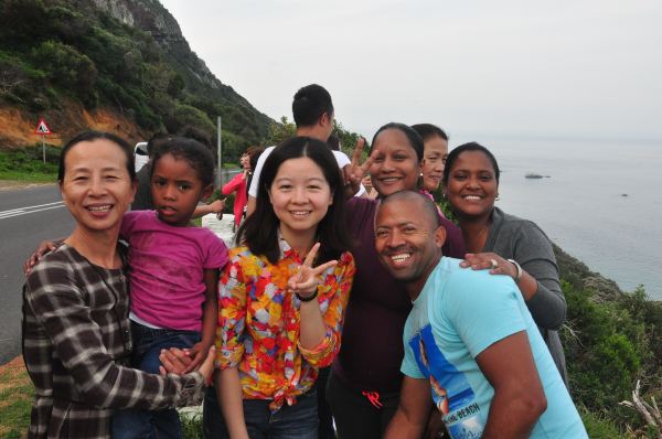 南非人民很热情,他们自愿的与我们合影