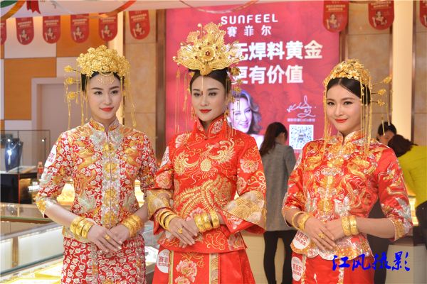 拍南宁街头千万身价的中国新娘装-南宁,中国