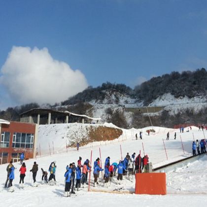 铜鼓七星岭滑雪一日游【平时滑雪3小时,春节、元旦2小时】 铜鼓七星岭滑雪一日游【平时滑雪3小时,春节、元旦2小时】