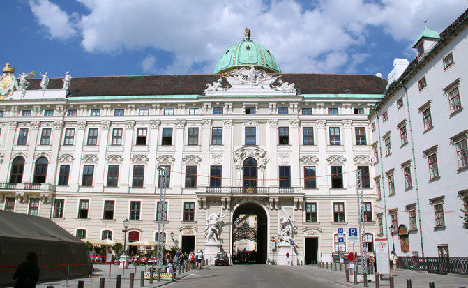 三口之家七月游走捷奥斯匈13天(奥地利篇:哈尔