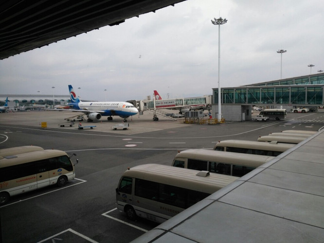               到达重庆江北机场