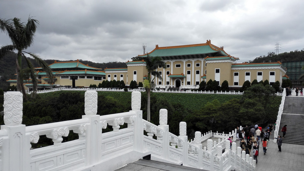 台北故宫博物院是台湾著名的历史与文化艺术史博物馆,坐落在台北士林