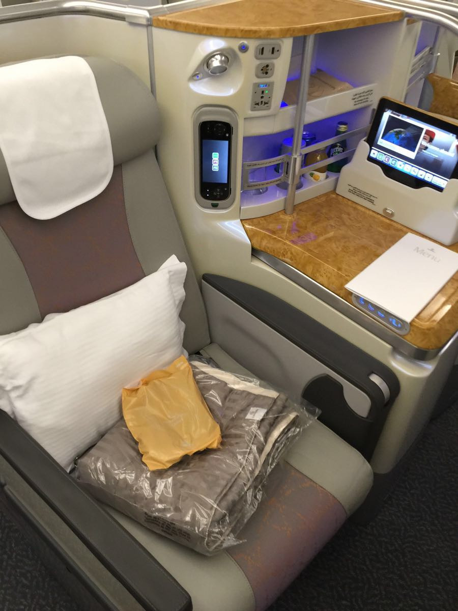 很多人吐槽阿联酋航空公务舱座椅偏窄