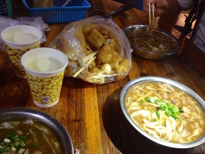 心仪广西#高铁吃遍南宁中山路小吃美食街.