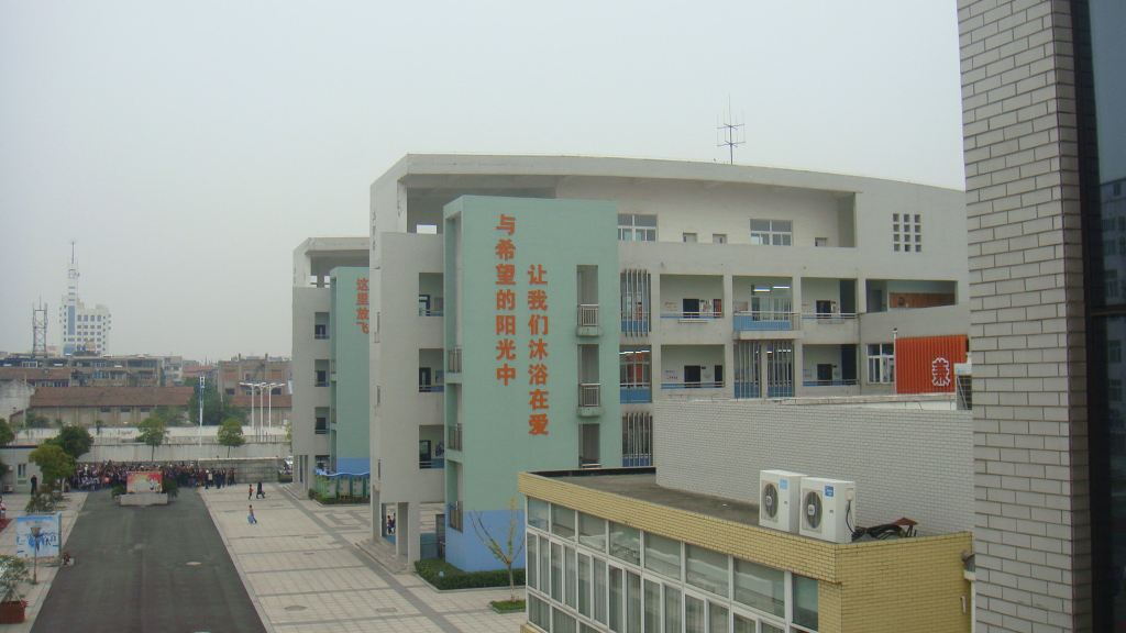 访问常熟义庄小学,服装城边的小学