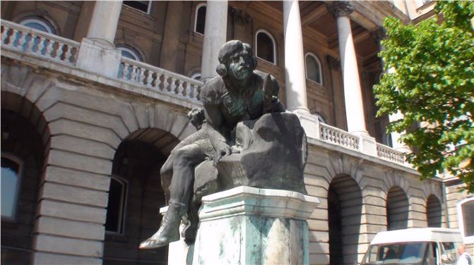 [原创]奥地利元帅铜像永矗匈牙利皇宫广场.匈牙