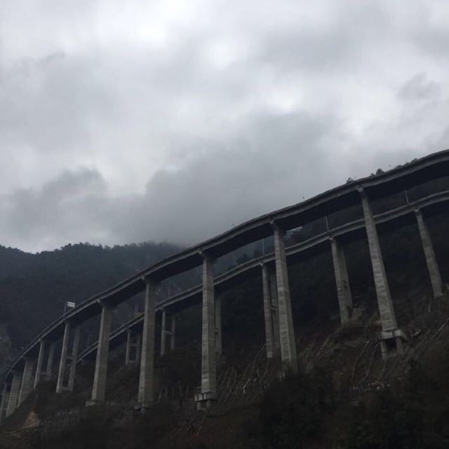 雅西高速双螺旋隧道