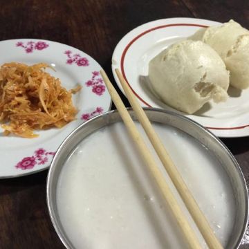 仙峰寺早餐,￥10套餐,馒头咸菜粥.