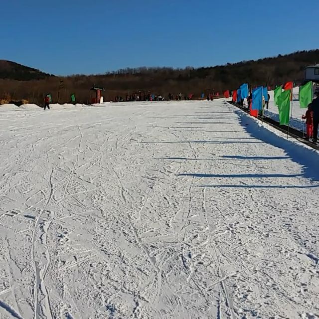 第一站是小镇里的虹溪谷滑雪场,滑雪场离虹溪谷酒店有距离,靠