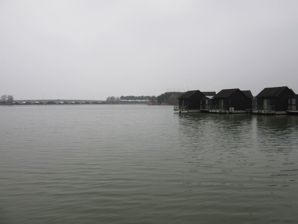 #随手拍# 漂浮水面小木屋,阳台钓鱼竺山湖 - 中