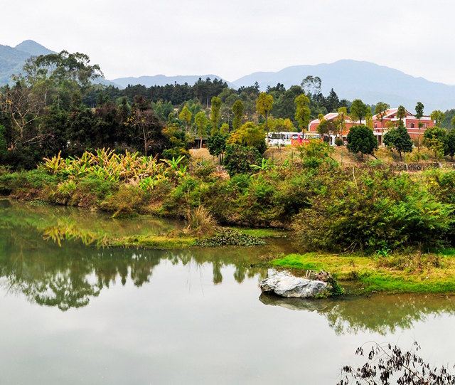 山重村一派祥和的田园风光