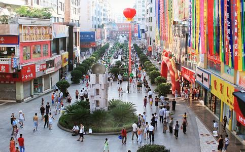 不知怎么走着走着就来到了铜仁著名的文化步行街了,在这里你会发现