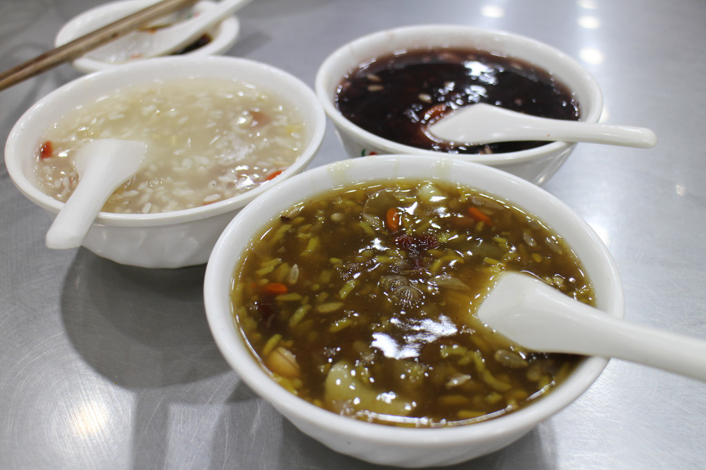 西安小吃街---回民做法的圣地手的抄报美食美食图片