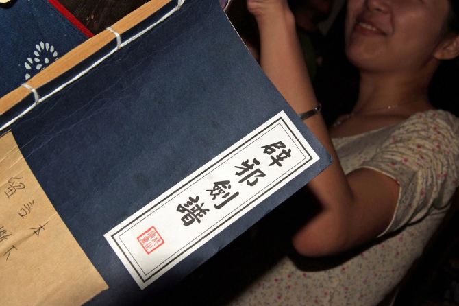 天5夜一个侦探一台单反一个人行走在务关乌第二2背包攻略任杭州图片